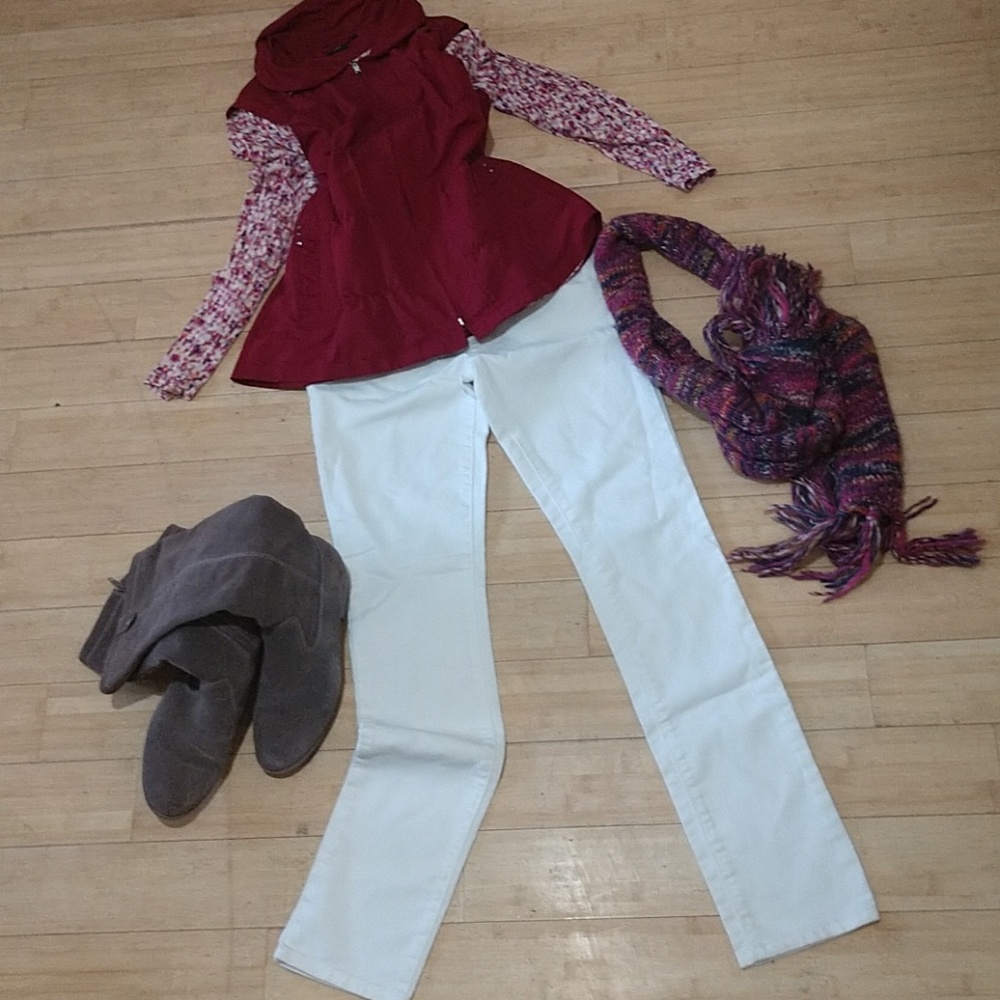 5/$25 Lauren Conrad 5 pocket white stretch jeans, size 4